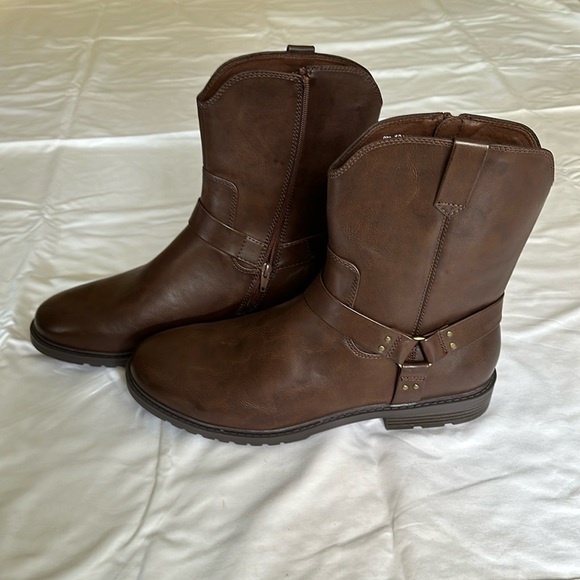 FRYE AND CO. Other - FRYE & CO, Brown Leather Men's Boots. Brand New.